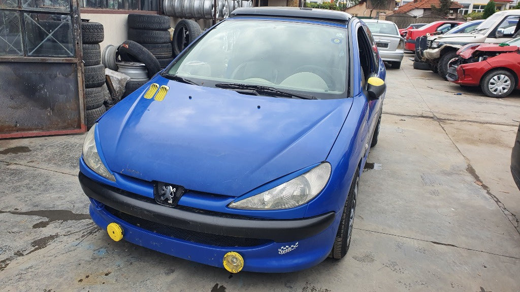 Dezmembrez Peugeot 206 2001 hatchback 1.2