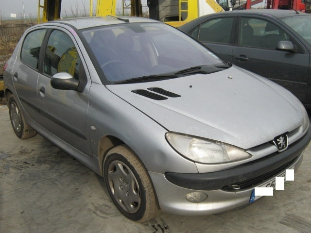 Dezmembrez Peugeot 206 din 2001, 1.6b