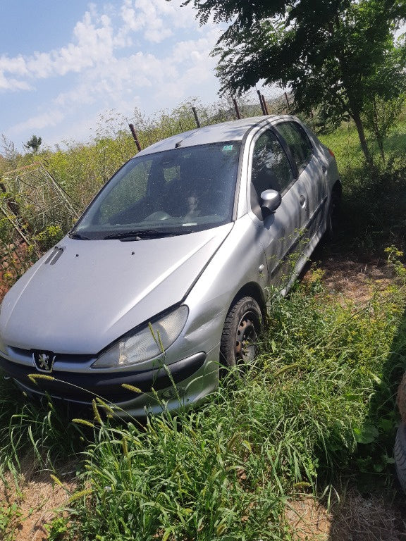 Dezmembrez peugeot 206 motor 1.4 benzina