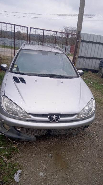 Dezmembrez Peugeot 206 SW / break din 2004