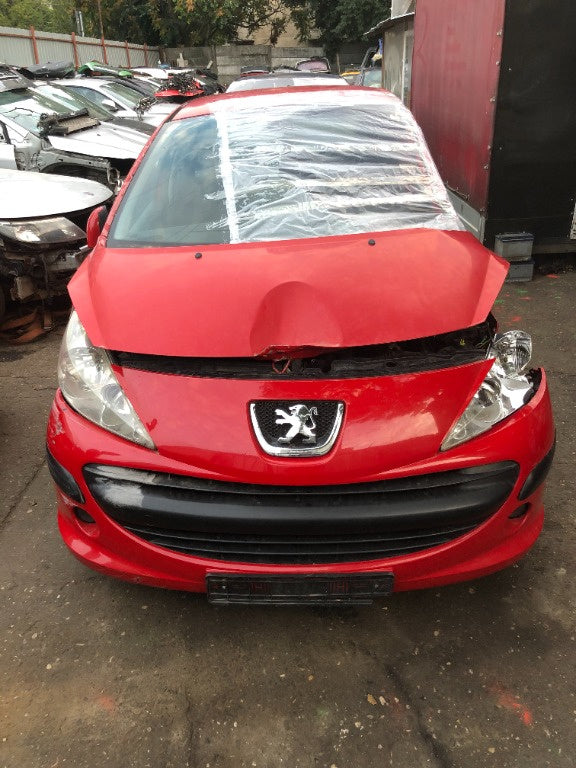 Dezmembrez Peugeot 207 2008 hatchback 1.4
