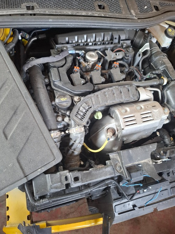 Dezmembrez peugeot 208 1.2 hn05 din 2024