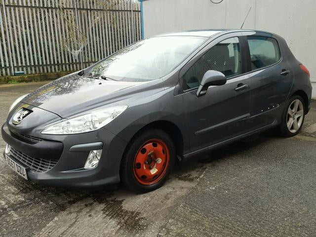 Dezmembrez Peugeot 308 1.6 benzina 2008