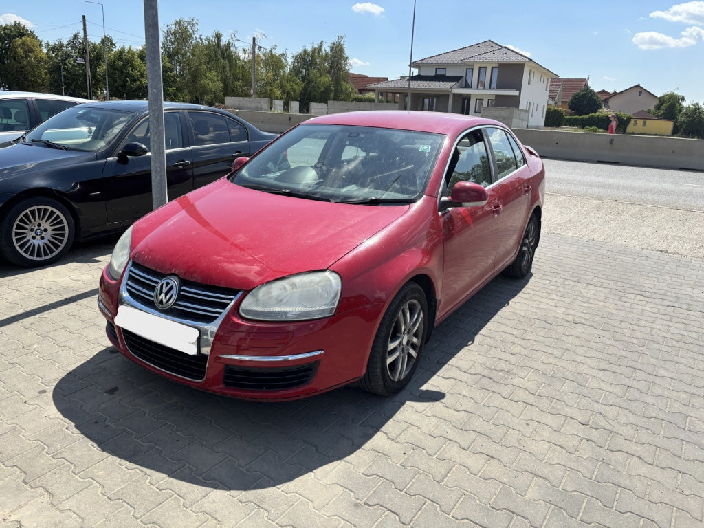 Dezmembrez piese caroserie, motor, cutie viteze, suspensie, VW Jetta 3 (1K2), 1.9 TDI, BXE.
