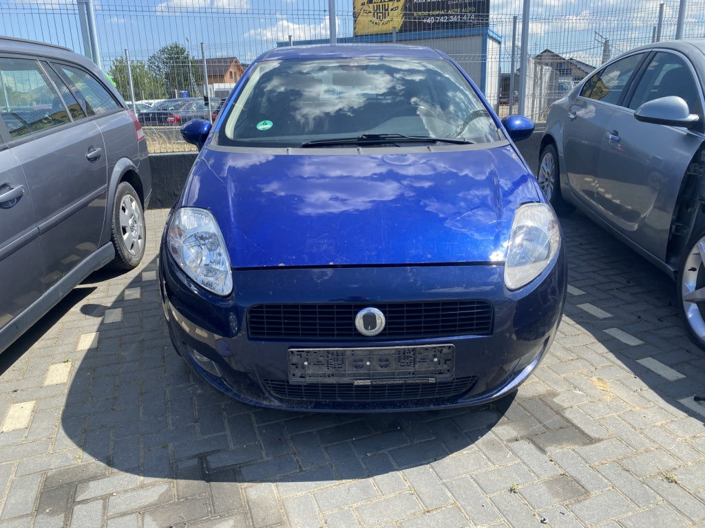 Dezmembrez piese caroserie, motor, cutie viteze, suspensie Fiat Punto (188) 1.9 M-Jet 2005, 199A5000