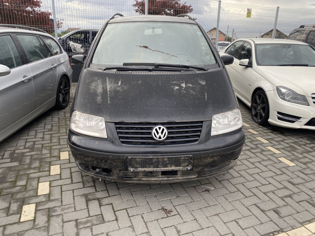 Dezmembrez piese caroserie, motor, cutie viteze, suspensie VW Sharan (7M8, 7M9, 7M6) 1.9 TDI 2001, AUY