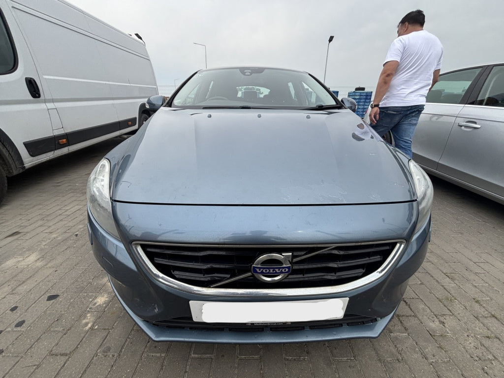 Dezmembrez piese caroserie, motor, cutie viteze, suspensie, Volvo V40, 1.6 diesel, D4162T