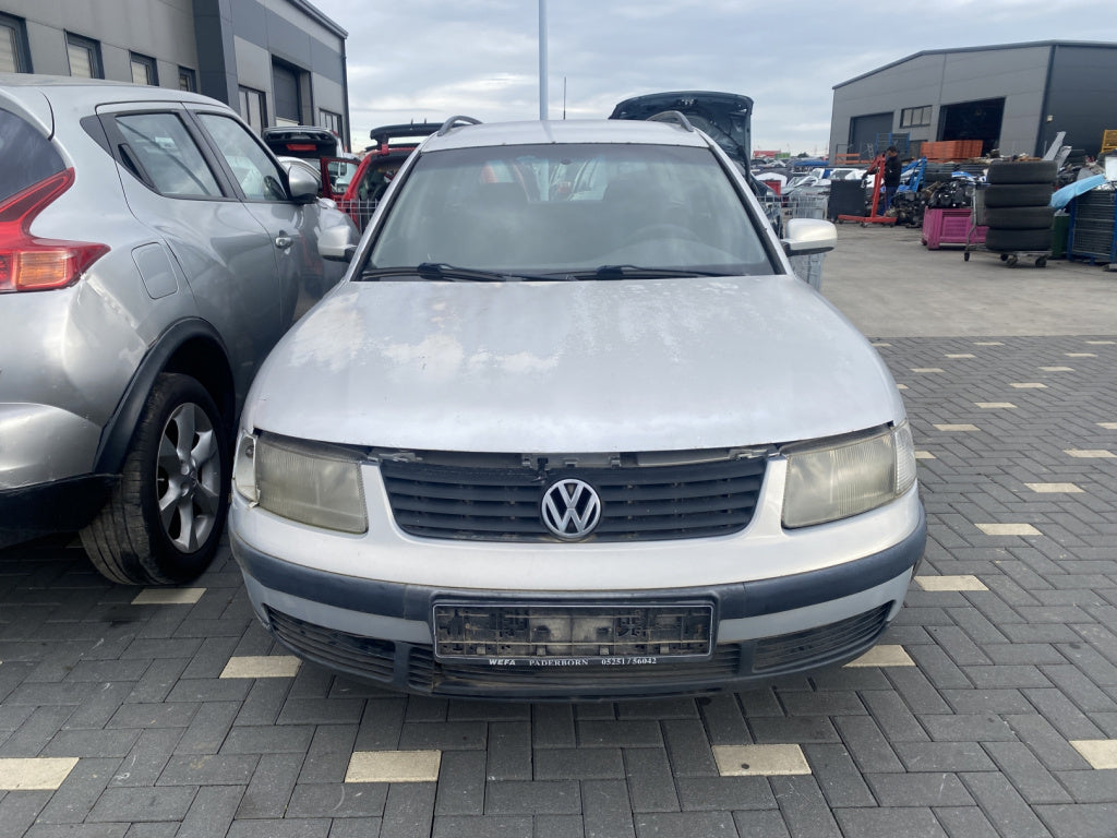 Dezmembrez piese caroserie, motor, cutie viteze, suspensie VW Passat Variant (3B5) 1.9 TDI 2000, ATJ