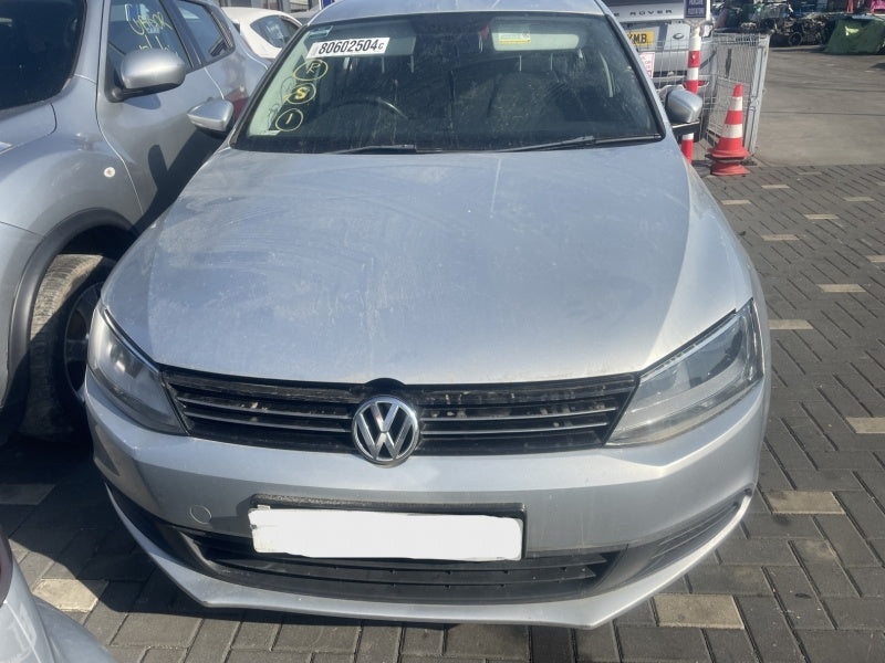 Dezmembrez piese caroserie, motor, cutie viteze, suspensie Volkswagen Jetta 4 (6Z) 2.0 TDI, CFFB.