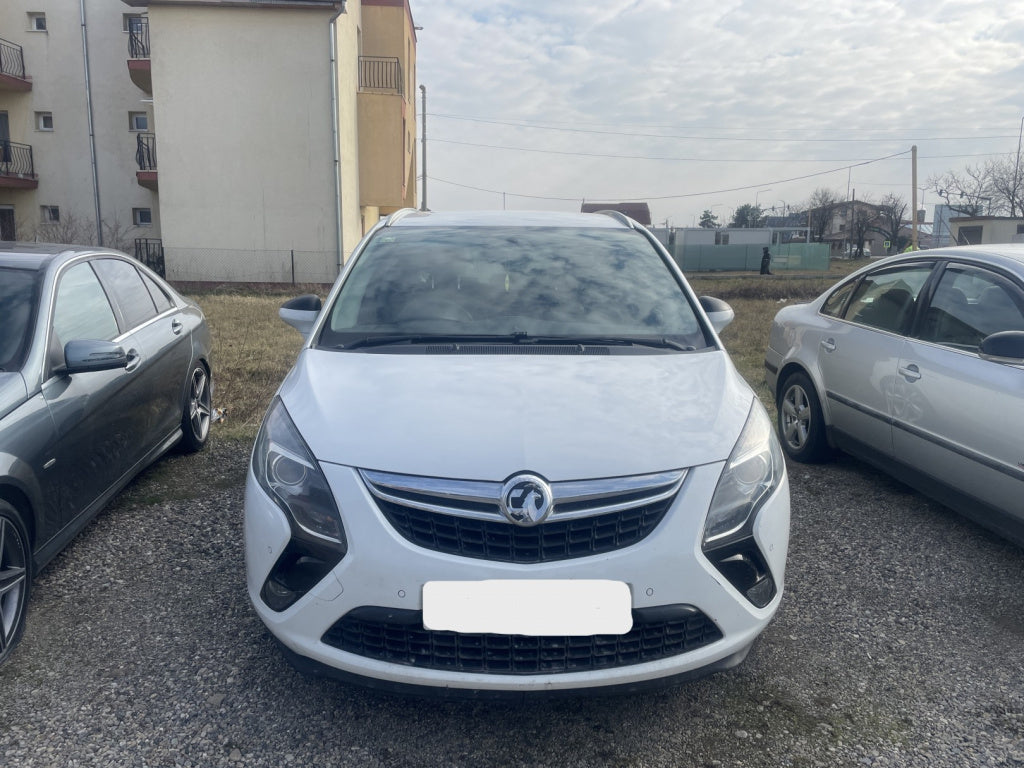 Dezmembrez piese caroserie, motor, cutie viteze, suspensie Opel Zafira C (P12) 2.0 CDTI, A20DT.