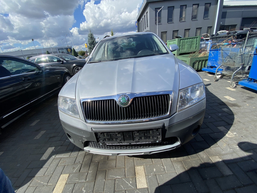 Dezmembrez piese caroserie, motor, cutie viteze, suspensie Skoda Octavia 2 Scout (1Z5) 2.0 TDI 4X4 2008, BMM