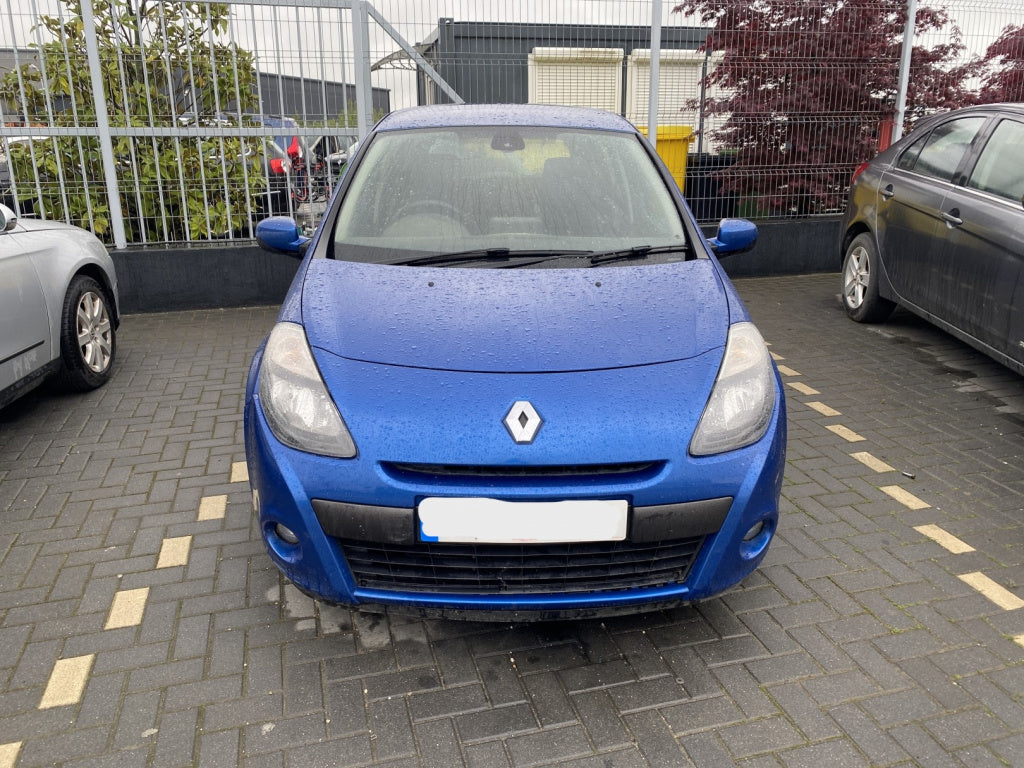 Dezmembrez piese caroserie, motor, cutie viteze, suspensie Renault Clio 3 1.5 DCI 2011, K9K770