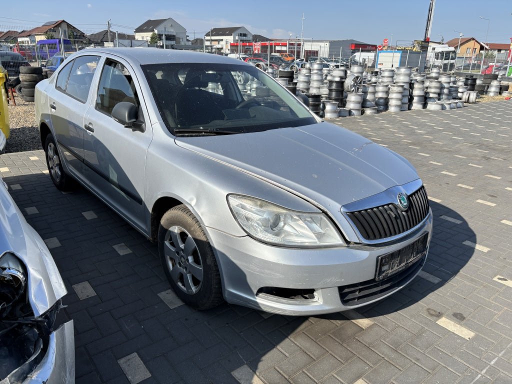 Dezmembrez piese caroserie, motor, cutie viteze, suspensie, Skoda Octavia 2 (1Z3) facelift, 1.6 TDI, CAYC.