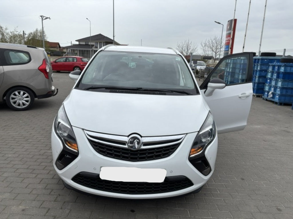Dezmembrez piese caroserie, motor, cutie viteze, suspensie Opel Zafira C 2.0 CDTI, A20DT.