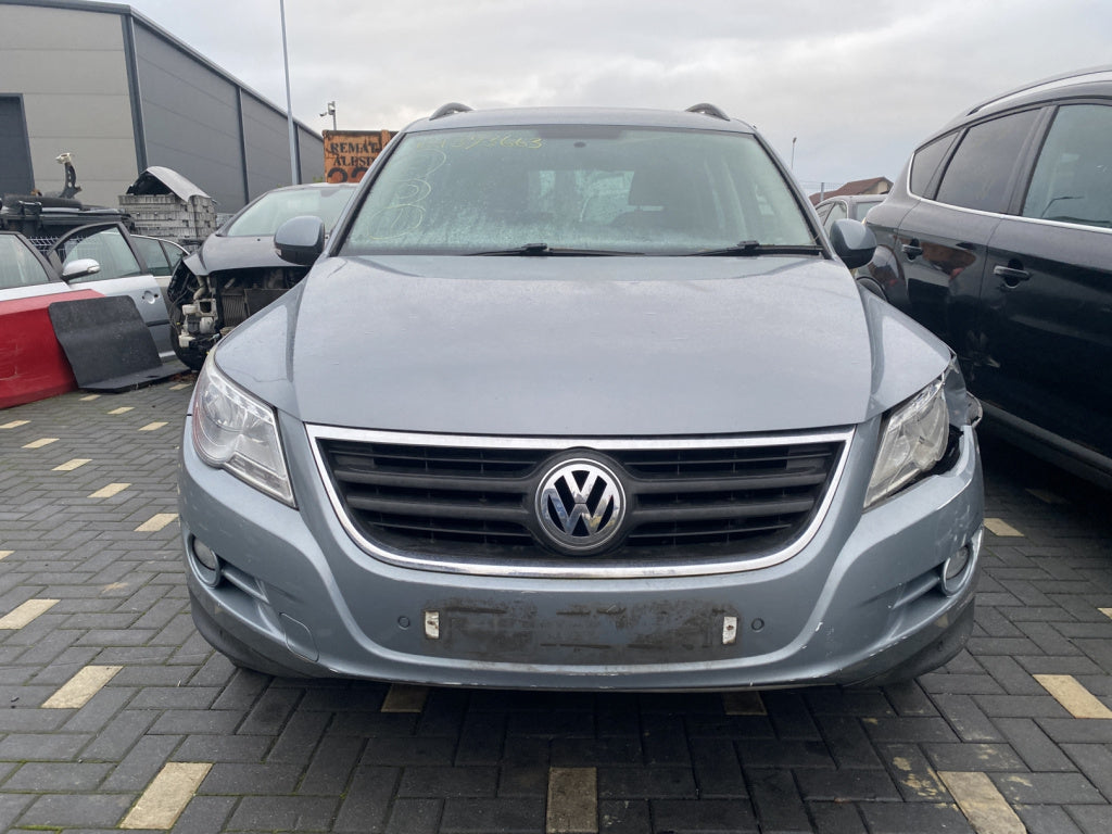Dezmembrez piese caroserie, motor, cutie viteze, suspensie VW Tiguan (5N) 2.0 TDI 4Motion 2008, CBAB