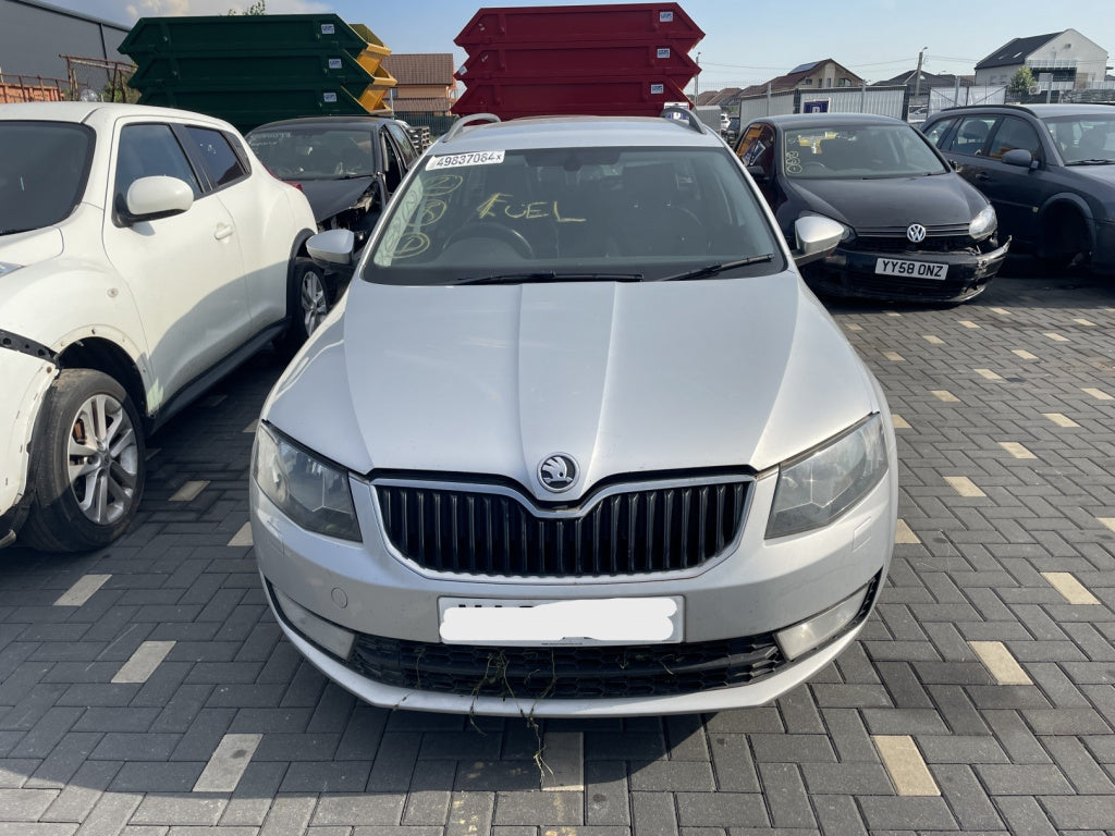 Dezmembrez piese caroserie, motor, cutie viteze, suspensie Skoda Octavia 3 Combi (5E5) 1.6 TDI 2015, CLHA