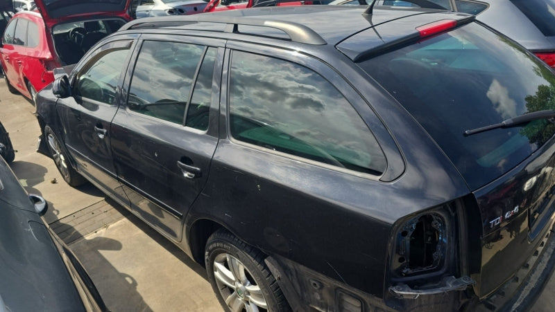 Dezmembrez piese caroserie, motor, cutie viteze, suspensie, Skoda Octavia 2 Combi (1Z5), 2.0 TDI, BMM.