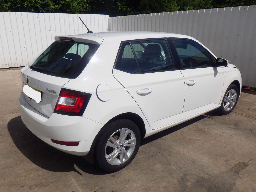 Dezmembrez piese caroserie, motor, cutie viteze, suspensie, Skoda Fabia 3 (NJ3) 1.0 TSI