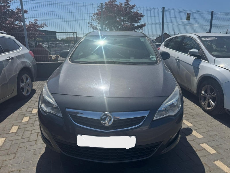 Dezmembrez piese caroserie, motor, cutie viteze, suspensie Opel Astra J 1.7 CDTI, A17DTR
