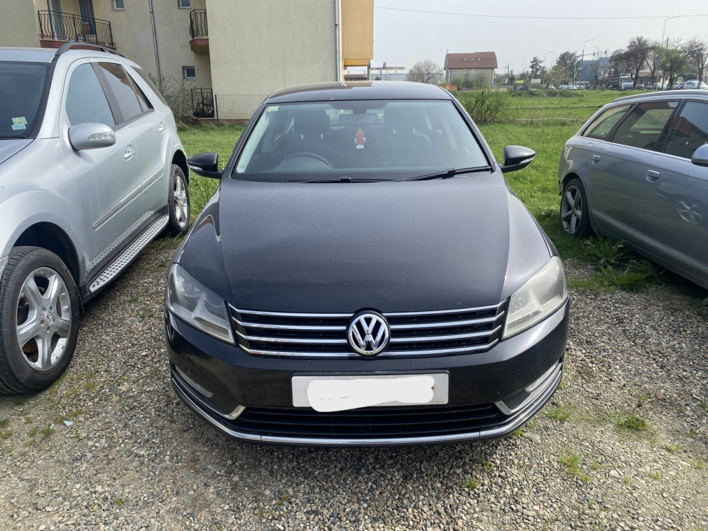 Dezmembrez piese caroserie, motor, cutie viteze, suspensie VW Passat (362) 2.0 TDI 2011, CFFB