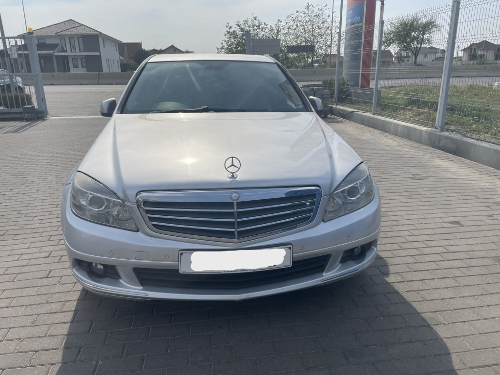 Dezmembrez piese caroserie, motor, cutie viteze, suspensie Mercedes Clasa C (W204) 2010, OM651911
