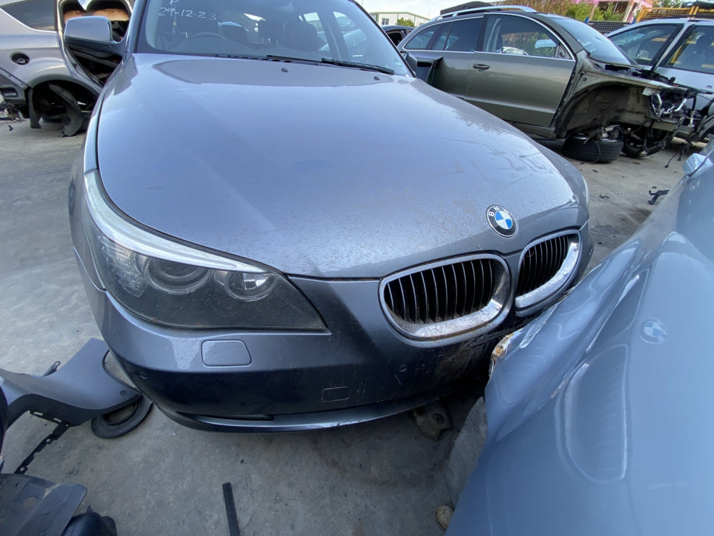 Dezmembrez piese caroserie, motor, cutie viteze, suspensie Bmw 5 Touring (E61) facelift 3.0 diesel 2009 (faruri cu lupa si fara
