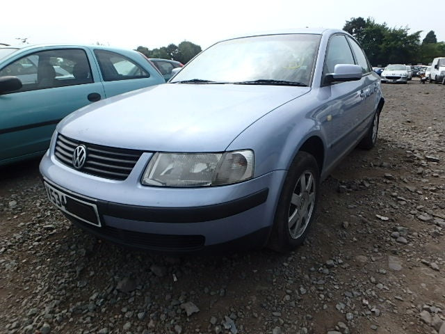 Dezmembrez piese motor Vw Passat (3B2), 2.0b