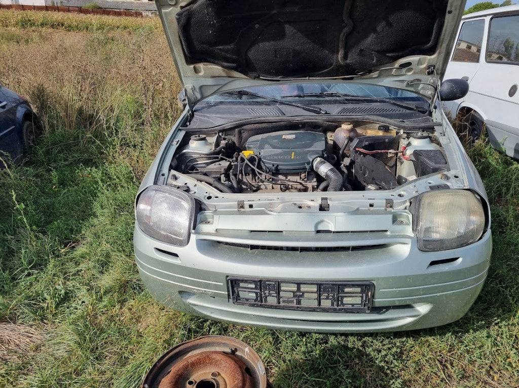 Dezmembrez Renault Clio 1.4 MPi din 2000 2001