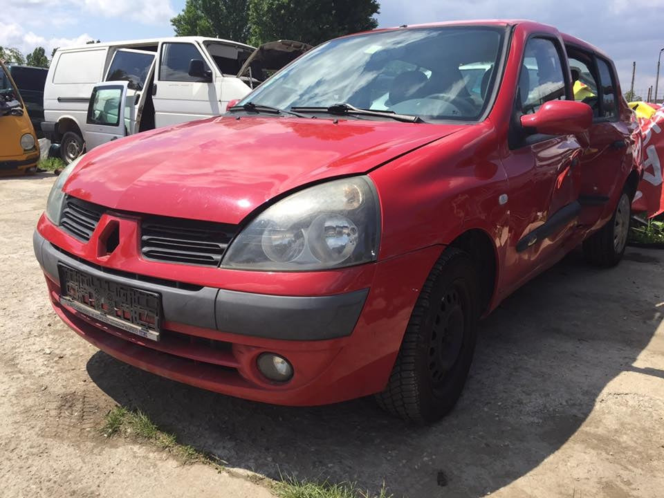 Dezmembrez Renault Clio-1.5 dci DIN 2006