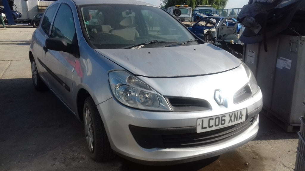 Dezmembrez Renault Clio 3 din 2007, 1.4 benzina, tip K4J