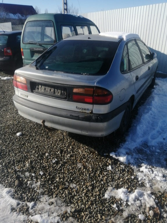 Dezmembrez renault laguna 1 an 1996 motor 1.6 1.8b