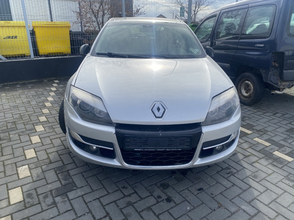Dezmembrez Renault Laguna 3 2.0 DCI 2010, M9R808