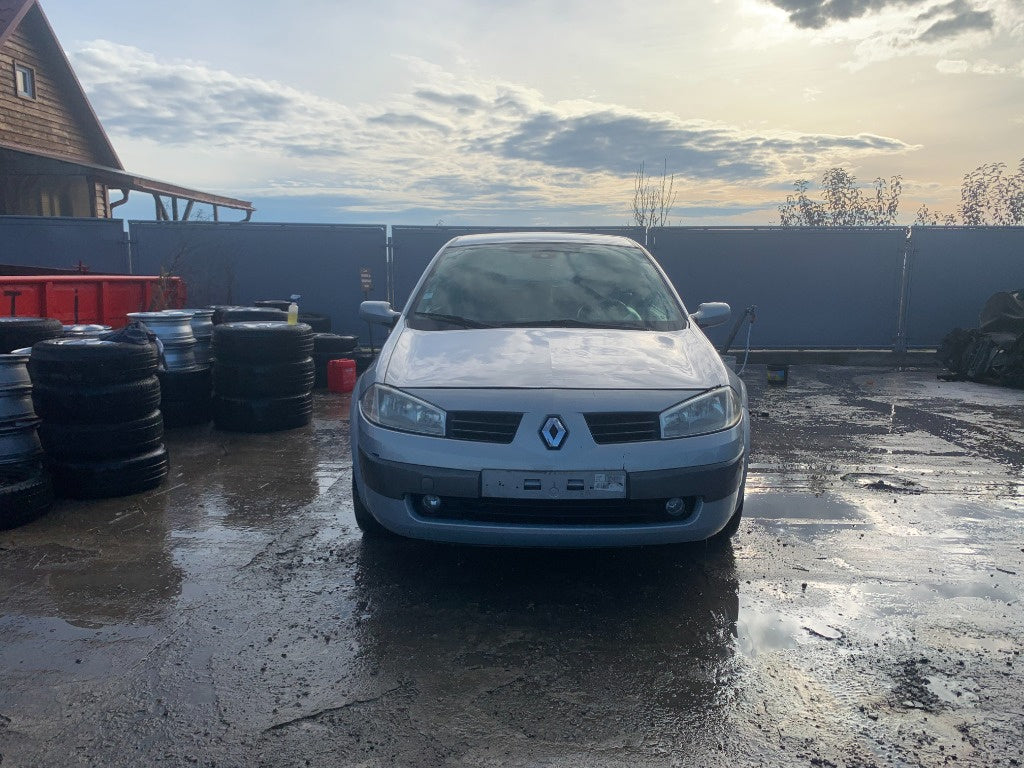 Dezmembrez Renault Megane 2 2004 hatchback 1.9 dci