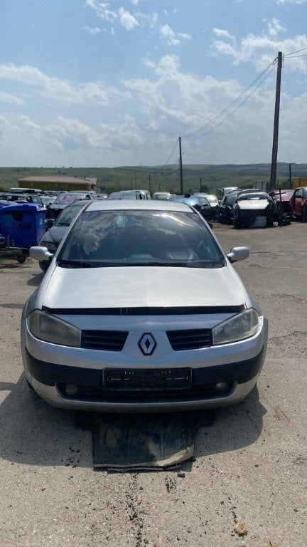 Dezmembrez Renault Megane 2005 hatchback 1.6 benzina