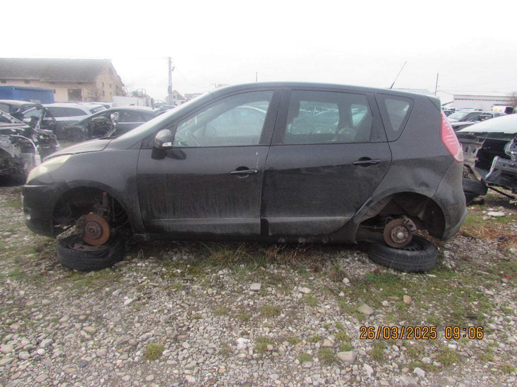Dezmembrez Renault Scenic 1,5 DIESEL 2011.