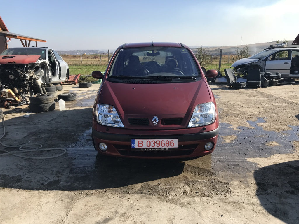 Dezmembrez Renault Scenic 1999 hatchback 1,9 dti