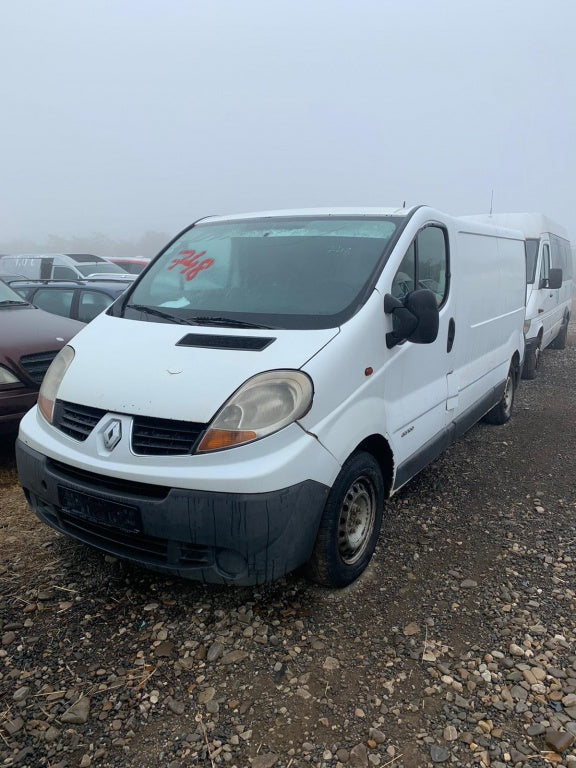 Dezmembrez Renault Trafic 2005 monovolum 1.9
