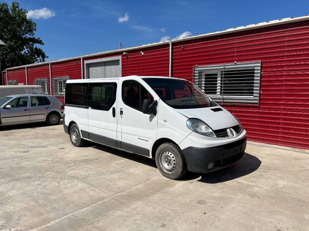 Dezmembrez Renault Trafic 2008 MONOVOLUM 2.0 DCI