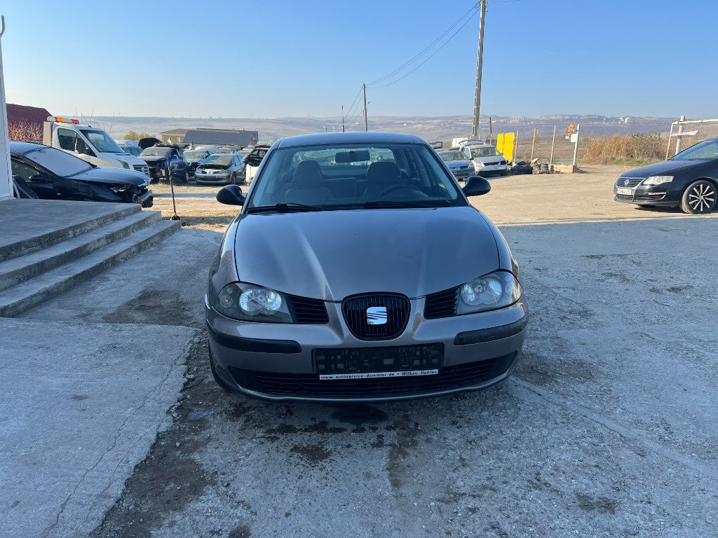 Dezmembrez Seat Cordoba 2004 berlina 1,4 benzina