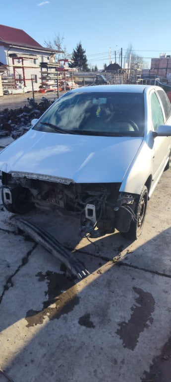 Dezmembrez Skoda Fabia 1.4 benzina 44 kw / 60 cp cod motor AZF , transmisie 5+1 cod FNK an de fabricatie 2001