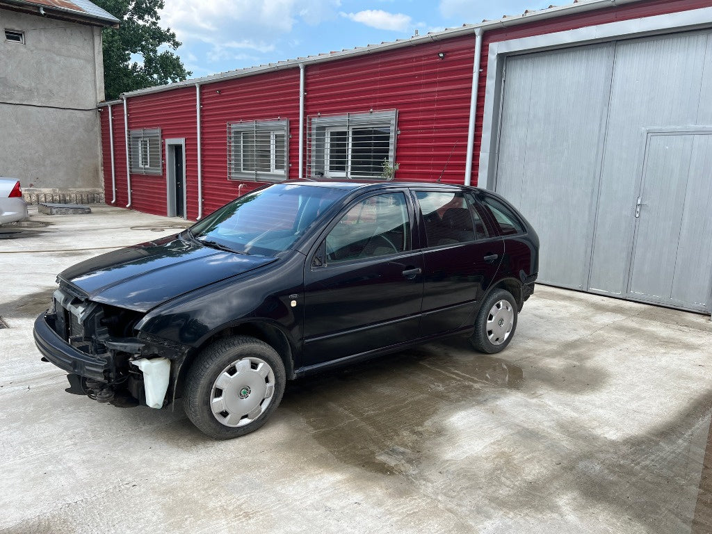 Dezmembrez Skoda Fabia 2002 Combi 1.4 benzina