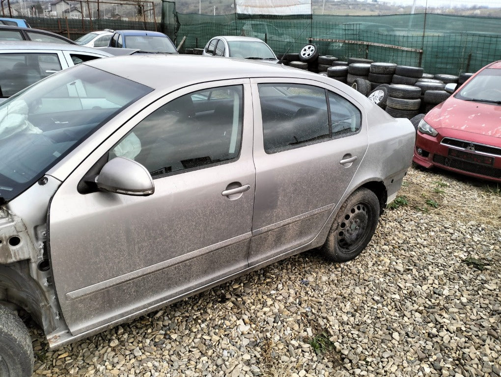 Dezmembrez skoda octavia 2 facelift anul 2010 motor 1.6 tdi