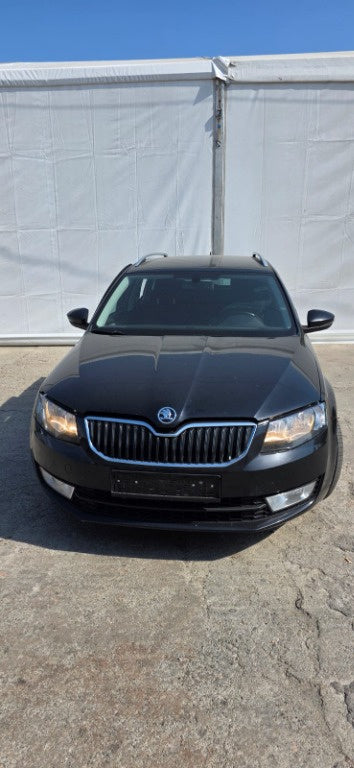 Dezmembrez Skoda Octavia 3 1.6 TDI cod motor CXX 81KW/110Cp transmisie manuala 5+1QYB cod culoare LF9R an 2016