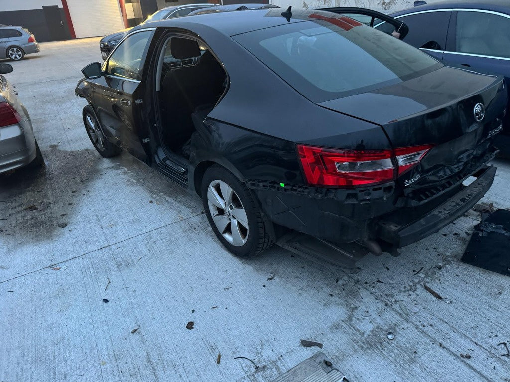 Dezmembrez Skoda Superb 3 2.0 tdi cutie manuala