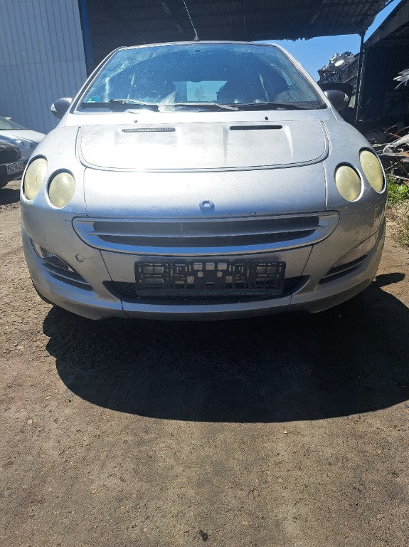 Dezmembrez Smart Forfour an 2005 motor 1.3 benzina