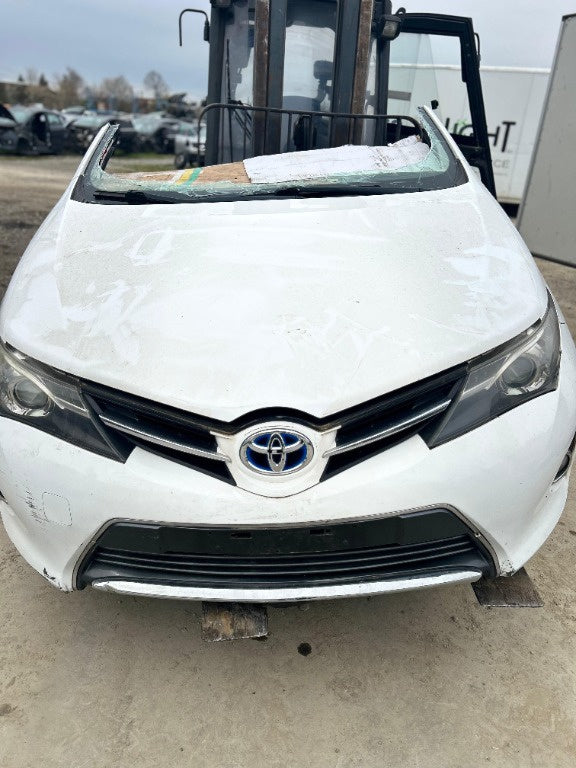 Dezmembrez Toyota Auris 2017. motor 1.8 Hybrid.