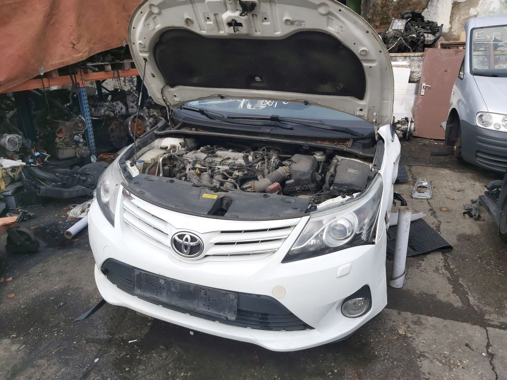 Dezmembrez Toyota Avensis 2.0B 2011