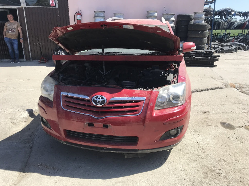 Dezmembrez Toyota Avensis 2,2 diesel