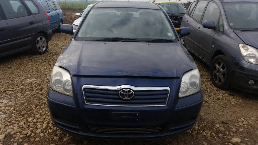 Dezmembrez Toyota Avensis din 2003 1.8 benzina