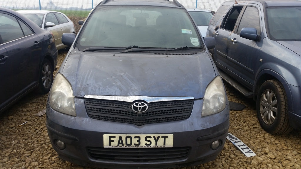 Dezmembrez Toyota Corolla Verso din 2003 , 1.8 benzina